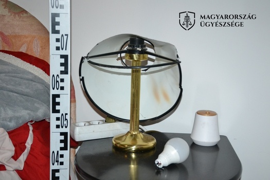 az osszetort lampa